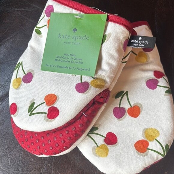 NWT Kate Spade Cherry Print Oven Mitt and Towels Set - Picture 3 of 5